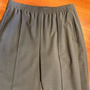 Theory olive wool blend pull on pants -size 8.  Excellent condition.